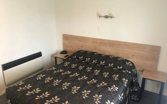 Fenton Court Motel