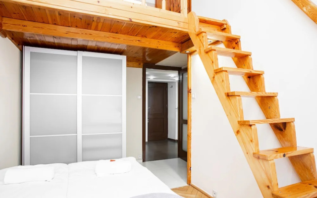 Apartment Swietojanska Warsaw by Renters