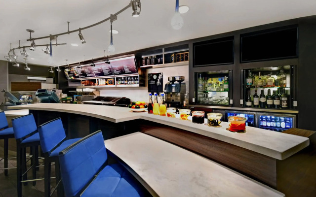 Courtyard by Marriott Republic Aprt Long Island/Farmingdale