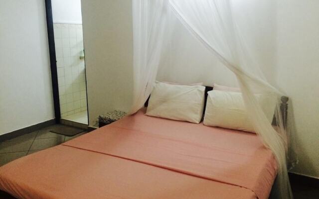 Lavinia Beach Hostel
