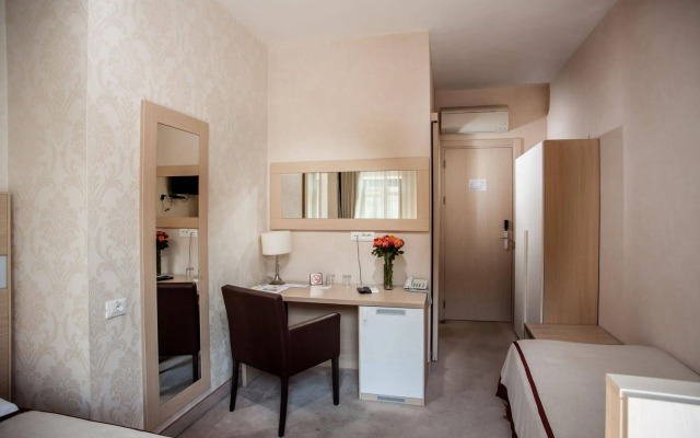 Palais Royal Hotel