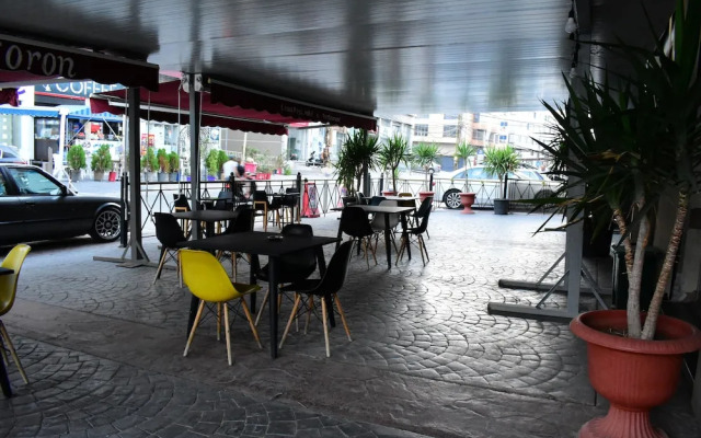 Crown Royal Hotel Tyr