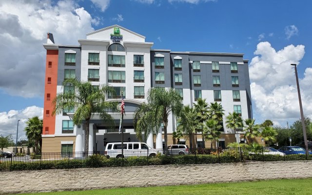 Holiday Inn Express & Suites, International Drive, an IHG Hotel