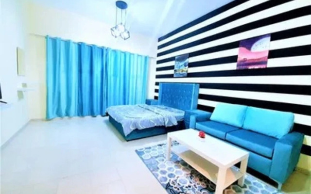 Stunning Studio Apartment With Balcony And Pool
