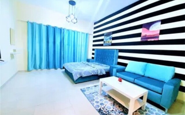Stunning Studio Apartment With Balcony And Pool