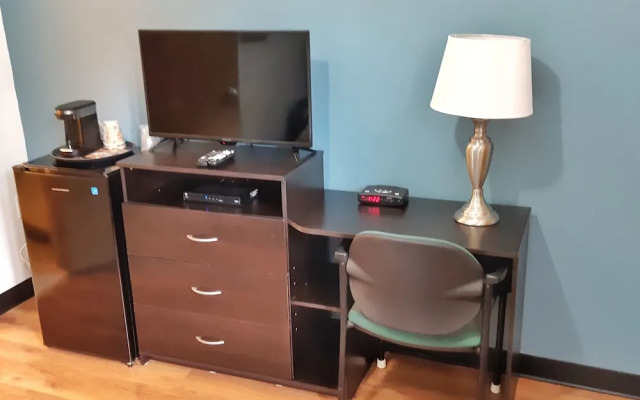 MacIver's Motel & Campground