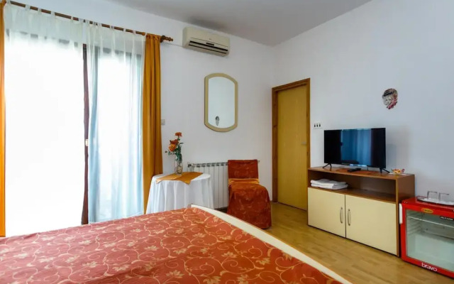 Sunny and Sleek Krk Rooms With Balcony