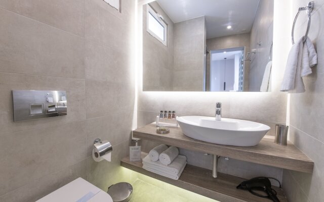 Athenian Neoclassical under the Acropolis