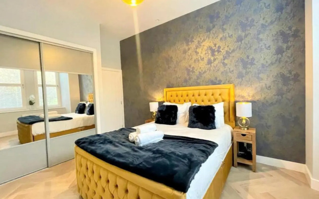 Trendy and Newly Reno'd 1 Bed Nr The Meadows