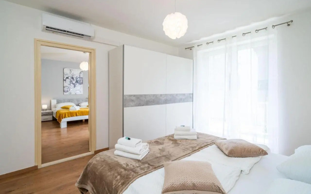Luxurious Ivella by AULA
