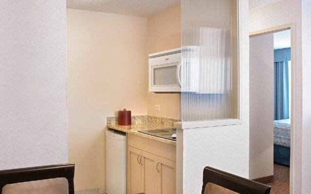 Campus Tower Suite Hotel