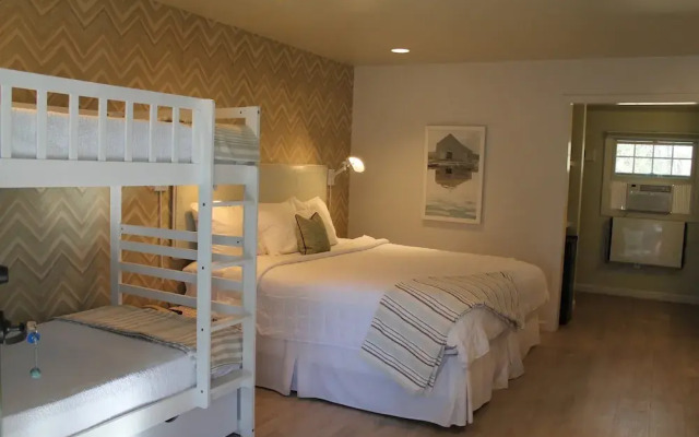 The Lodge at the Cove
