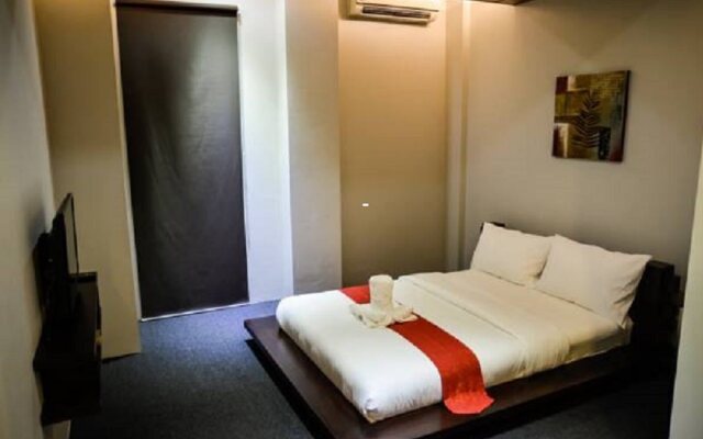 La Jenns Hotel and Resto Grill