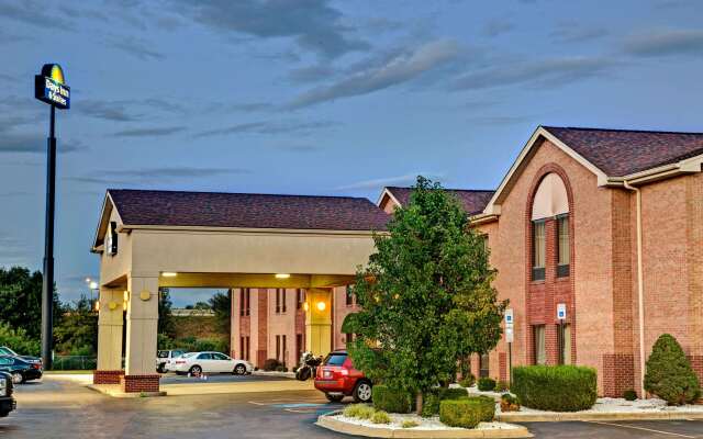 Days Inn & Suites by Wyndham Louisville SW