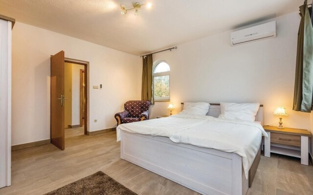 Beautiful Home in Barusici With Wifi and 3 Bedrooms
