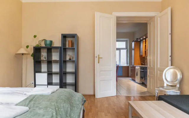 Spacious 2BR Apartment Central Long Stay