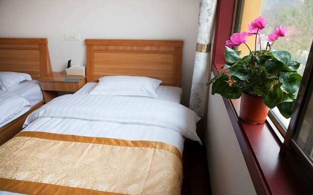 Yijie Holiday Hotel  Laiyuan Baishishan – Guest Rooms – Baoding