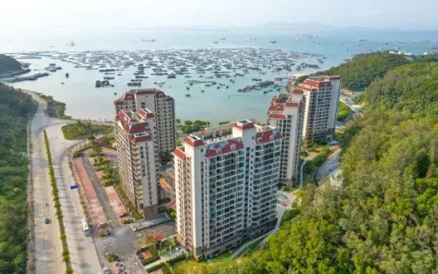 Fengyue Four Seasons Apartment Hotel (Yangjiang Hailing Island North Luowan Branch)