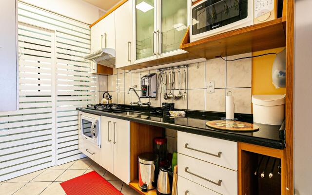 Apto com sacada e churrasq 260m Praia Brava COI302