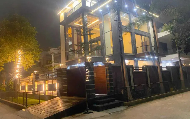 The Grand Mansion Hotel