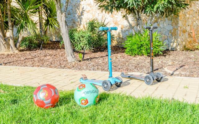 Sea view Apartment with 3 spacious Terraces & 2 Swimming pools