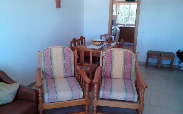 Beautiful 2-bed Apartment in Olhos de Agua
