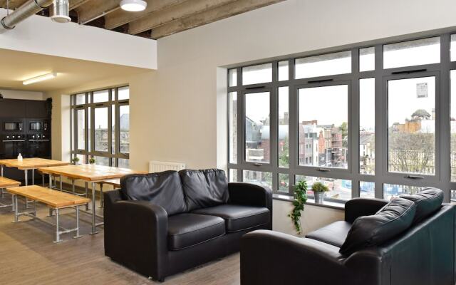Cwtsh Hostel