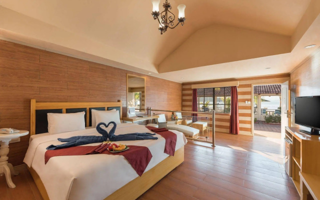 White Rock Waterpark and Beach Hotel