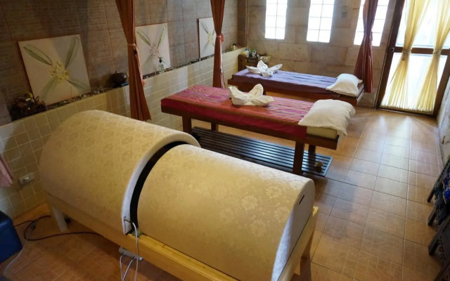 The Country Lake View Hotel