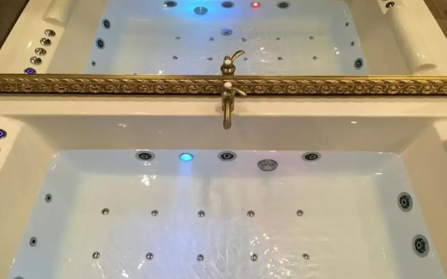 Central Business Suites with Hot Jacuzzi