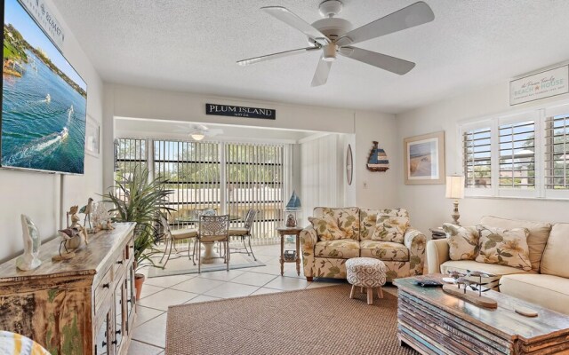 Serenity On Sutton 2 Bedroom Townhouse by RedAwning