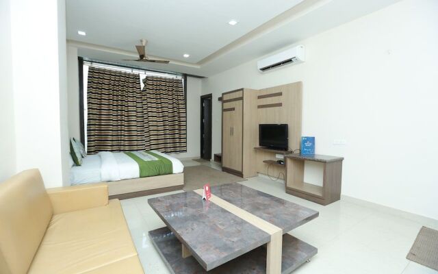 OYO 9007 Royal Crown