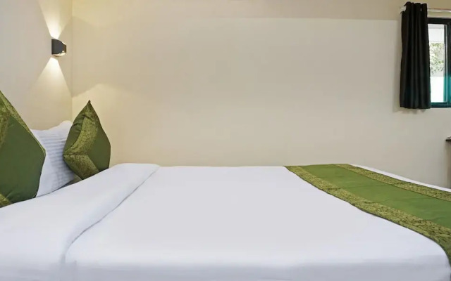 Treebo Lotus Baner