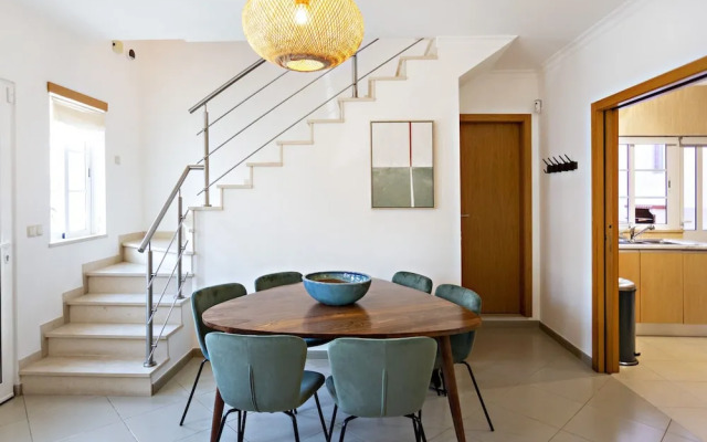 Pink House in Faro With 3 Bedrooms and 3 Bathrooms