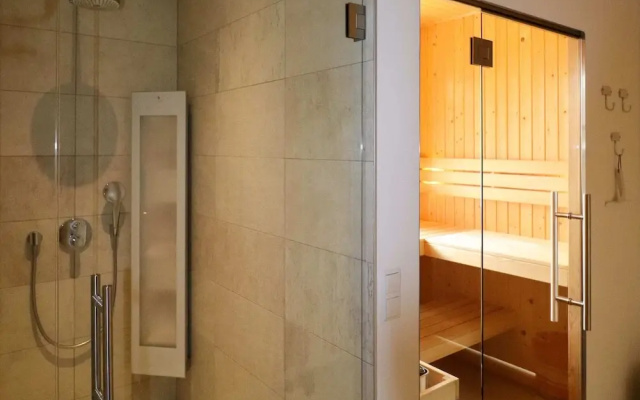 Luxury Villa with Sauna & Hot Tub at Lake
