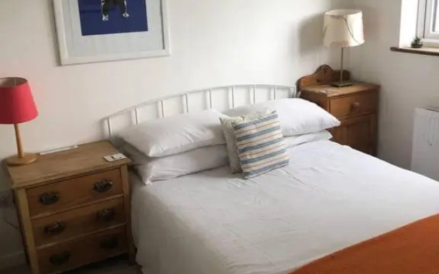 5 Bed House - Sleeps 15 - Pets - Garden - Parking
