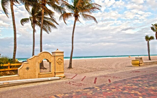 Hollywood Beach Tower