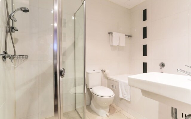 Beautiful home 2beds Apt @Waterloo-Close to CBD
