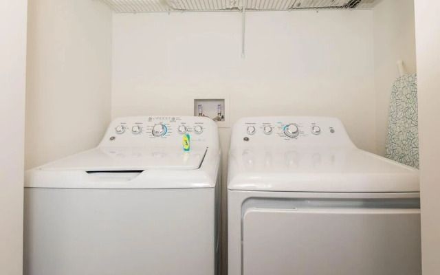 8924 SD - Luxury 4BR Townhome: Private Pool