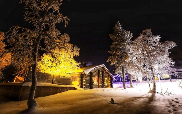 Kuukkeli Log Houses Teerenpesä