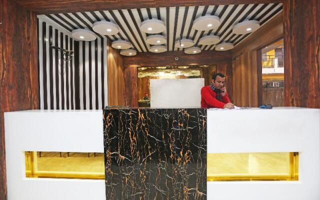 OYO 27864 Hotel Samrat