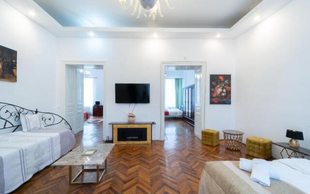 5* noble house in historic center