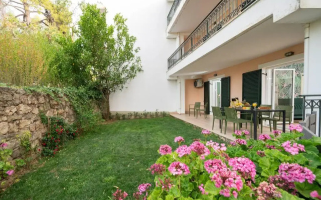 Central & Elegant Suite with private garden