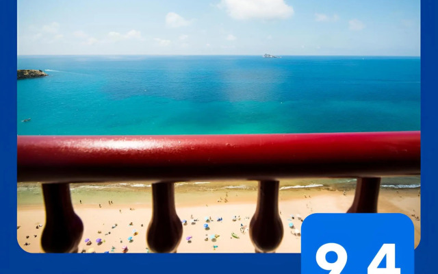 Las Damas Premium 23F Beach Front - Pool & Parking