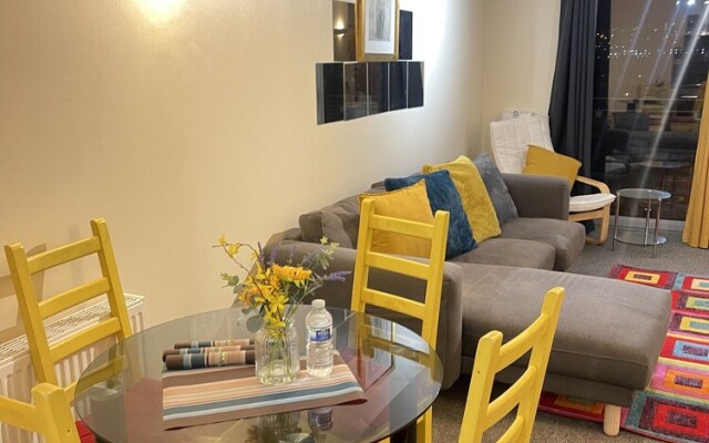 Lovely 2-bed Apartment With 2 Bathrooms in London