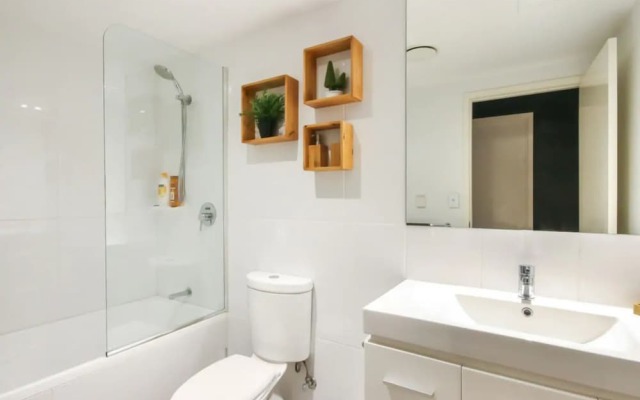 Spacious 2 Bedroom Apartment in Ascot With Large Private Garden