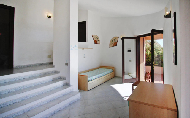 Apartment in Costa Paradiso with garden furniture