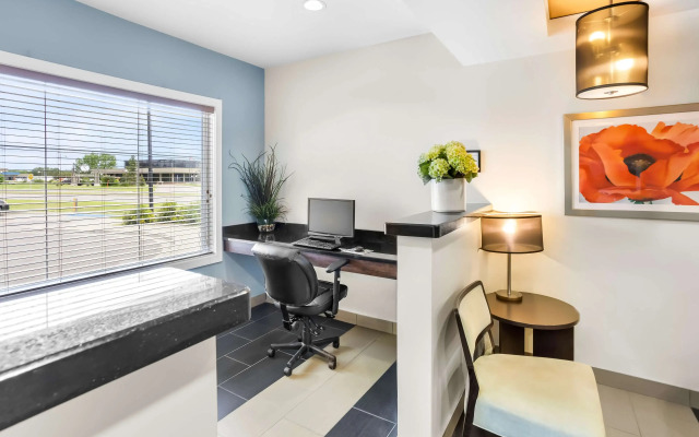 Best Western Thompson Hotel & Suites