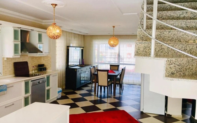 Luxury Villa With Private Pool in Kusadasi
