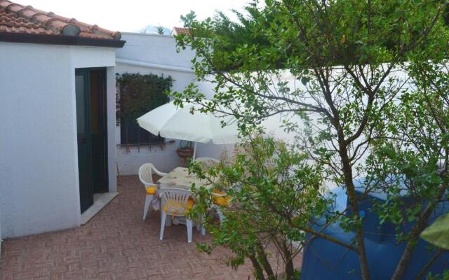 2 bedrooms house with enclosed garden and wifi at Enna